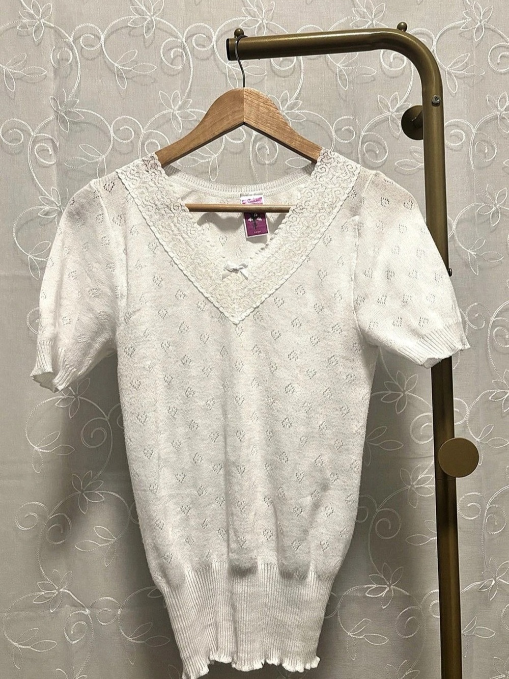 White Short Sleeve Knit Top Approx Size Medium